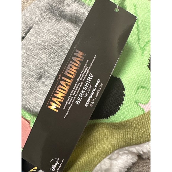 Star Wars The Mandalorian Hat and Mittens NWT - Picture 7 of 7